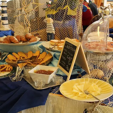 Cannes بيلاريا-إيجيا مارينا